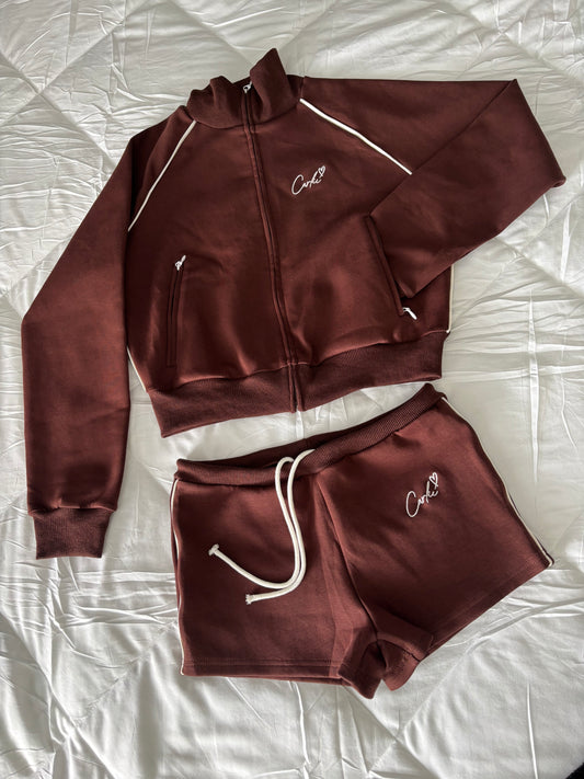 “ON THE RUN” Short sets